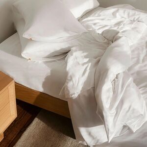 BRAND NEW LUNYA QUINTESSENTIAL KING BEDDING SET